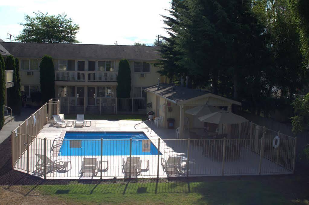 Three Rivers Inn Sedro Woolley Exterior photo